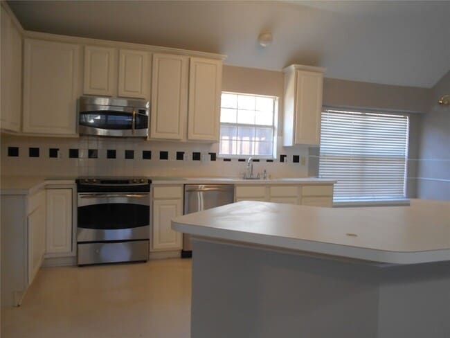 Building Photo - 4804 Holly Berry Dr