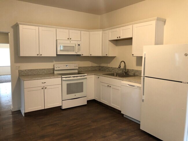 Building Photo - 410 E James St