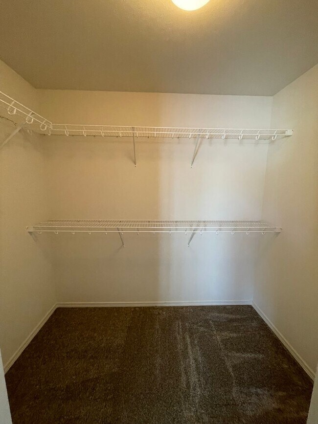 Building Photo - 609 S Harborview St
