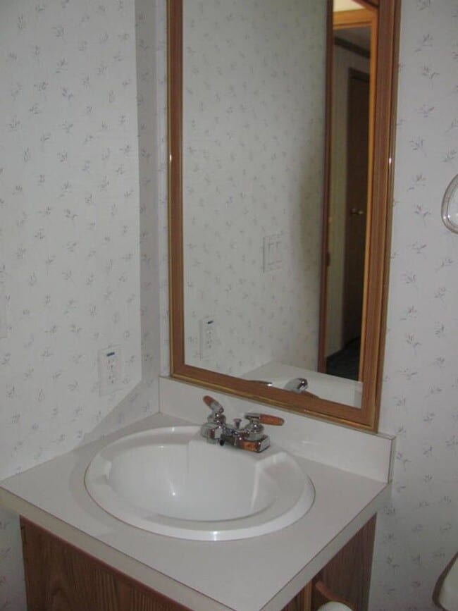 Building Photo - Private 2 Bed 2 Bath Home