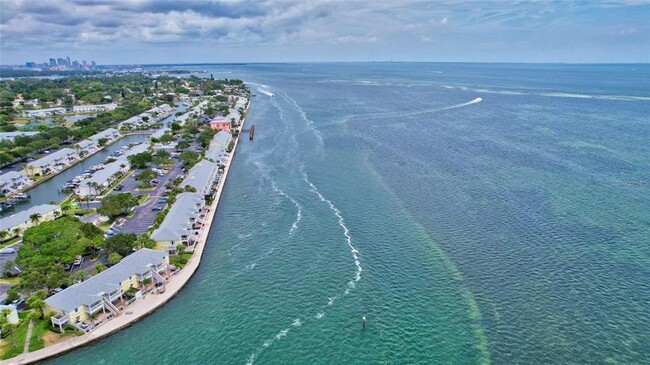 Building Photo - 5280 Coquina Key Dr SE