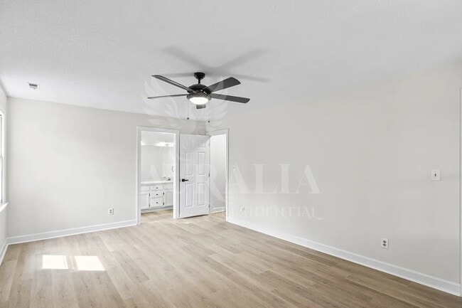 Building Photo - 623 Elmwood Ct