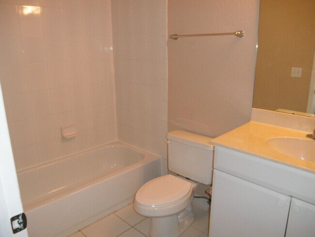 Building Photo - 894 Pipers Cay Dr