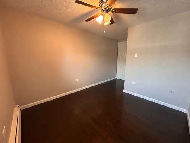 Building Photo - $0 DEPOSIT OPTION! 2BED/1.5BATH CONDO IN C...