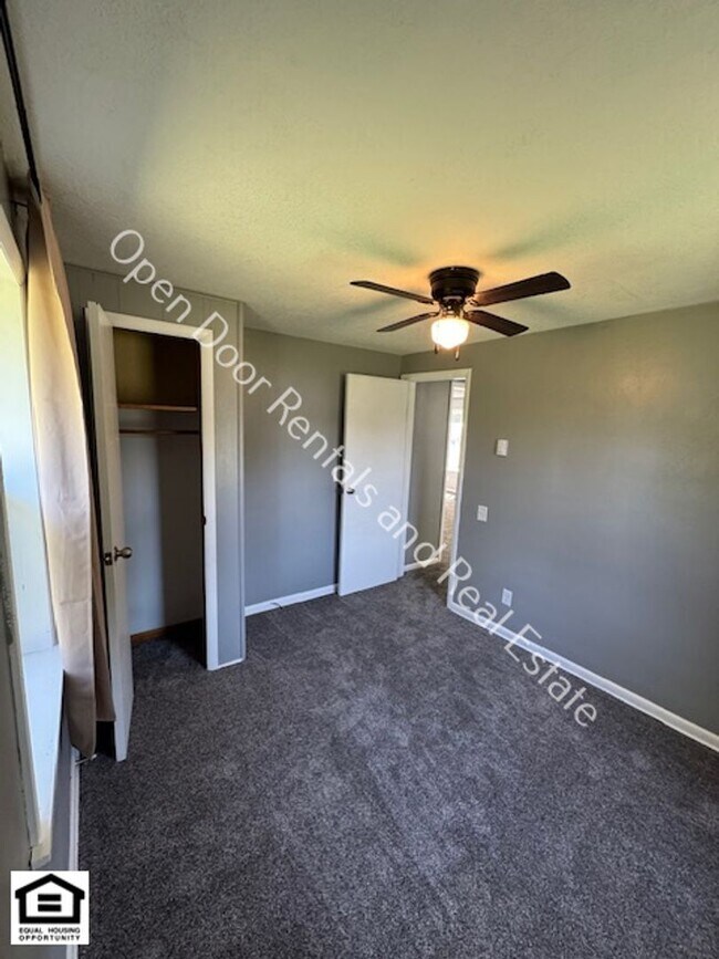 Building Photo - Newly remodeled 2 bedroom home!