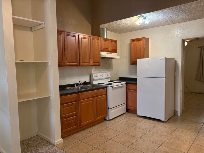 Building Photo - 102 I Ave