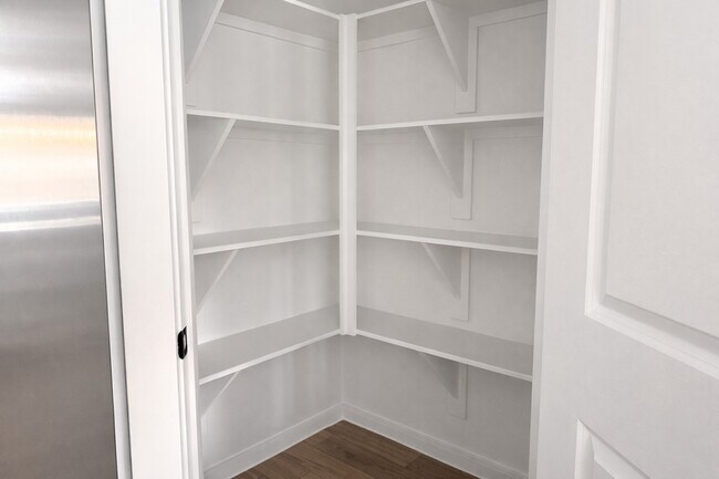 Building Photo - 8438 Bay Rdg Cir