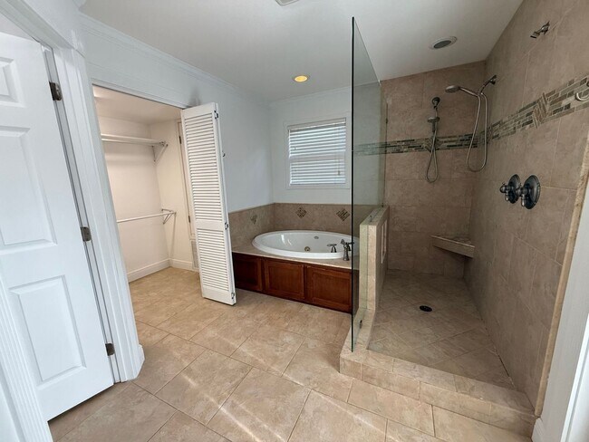 Building Photo - 905 Poinciana Dr