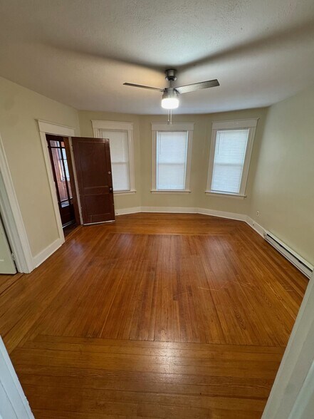 Building Photo - 18 Derby St