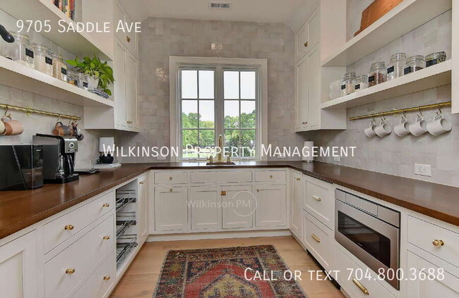 Building Photo - 9705 Saddle Ave