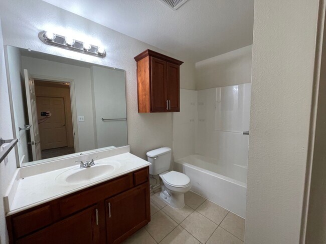 Building Photo - 1109-1111 Parkway Trail