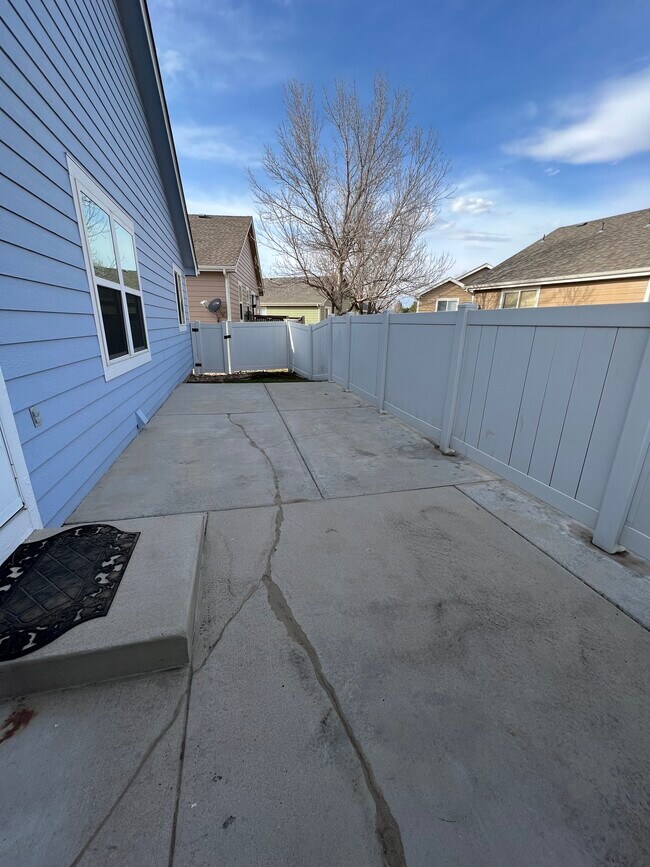 Building Photo - 1371 Saginaw Pointe Dr