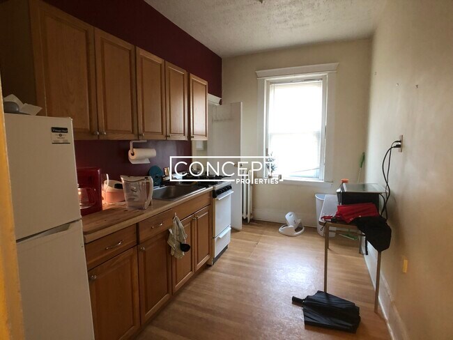 Building Photo - 447 Park Dr