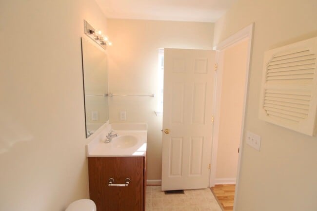 Building Photo - 351 Emerson Ln