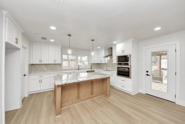 Building Photo - 26206 Maplewood Dr