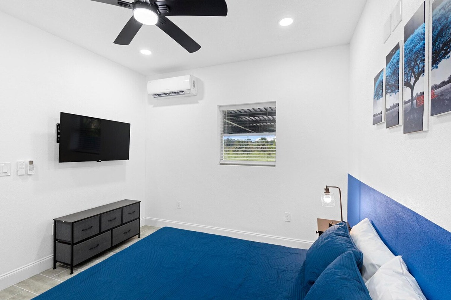 Building Photo - 1882 Lake St