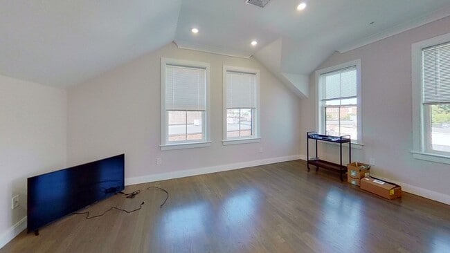 Building Photo - Gorgeous Allston Multi-Family Home with SEPTEMBER RENT WAIVED available 9/1/26
