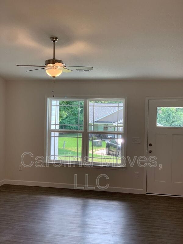 Building Photo - 147 Cosmos Ln