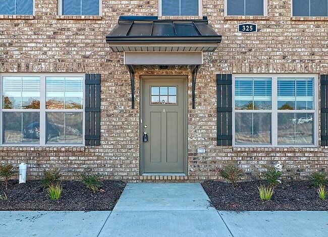 Building Photo - 325 Landrum Pl