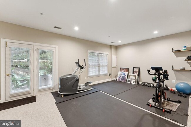 Building Photo - 1627 Colonial Hills Dr