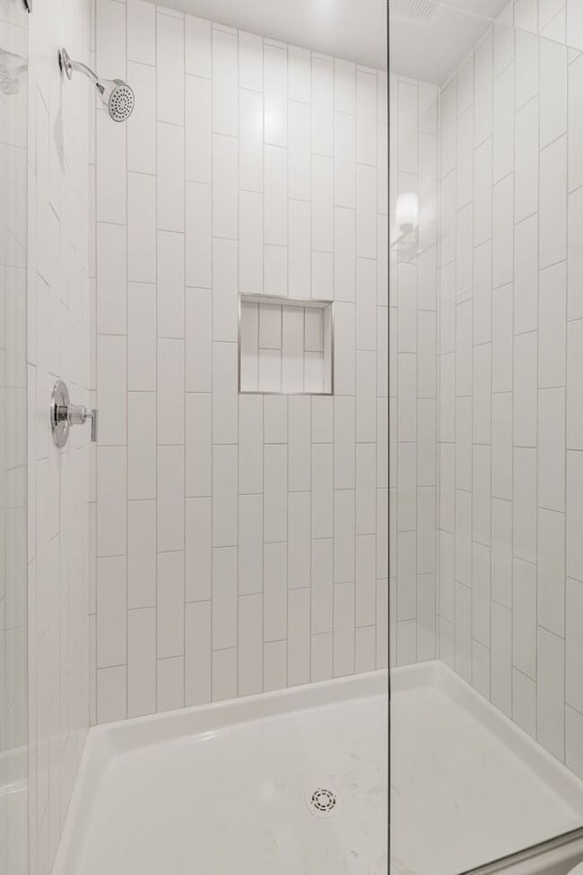 Building Photo - Stunning End Unit 2 bedroom 2 bath East Nashville Townhome with garage