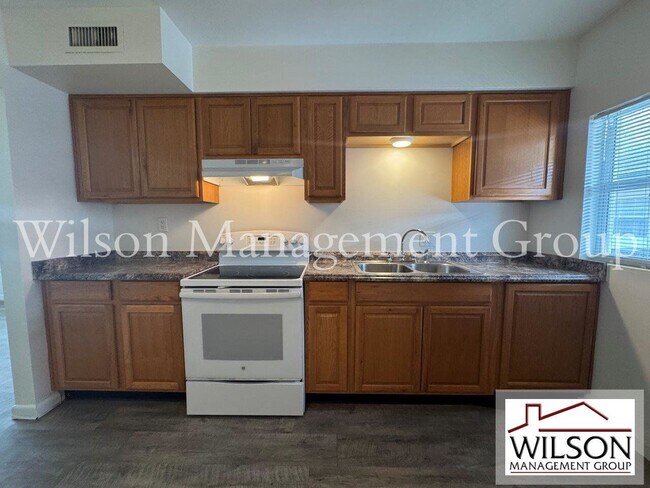 Building Photo - 206 E Yale St