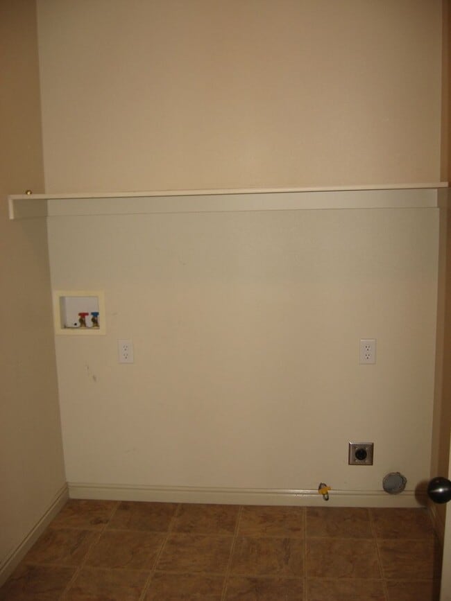 Building Photo - Corner Lot Duplex in Family Friendly Neigh...