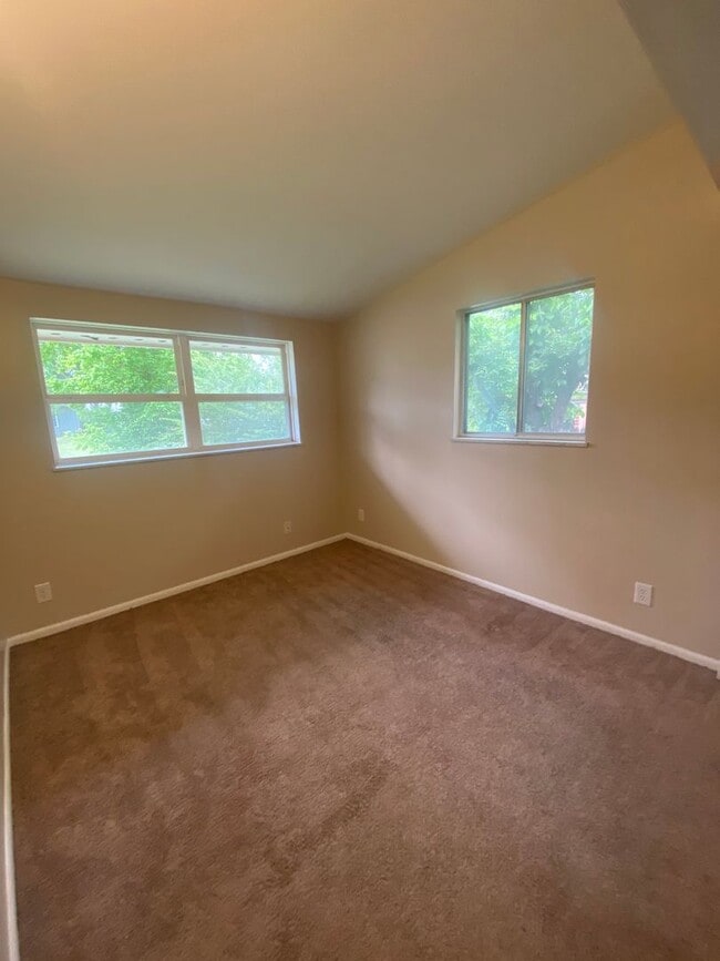 Building Photo - 3 Bed 1.5 Bath House