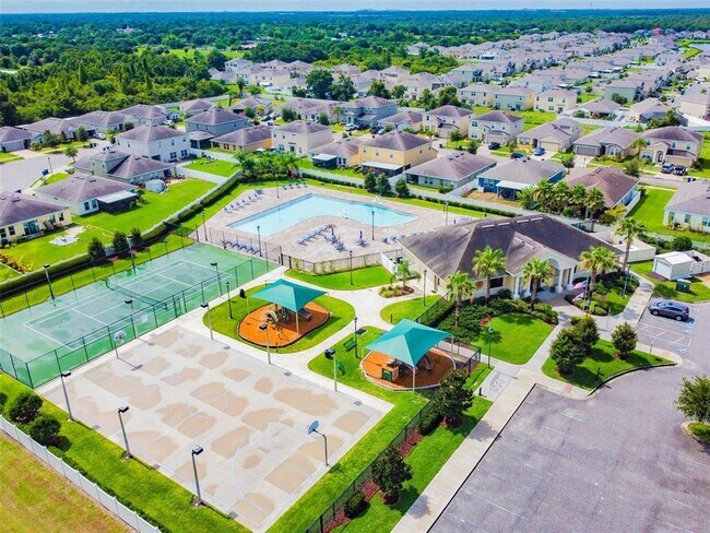 Building Photo - 7956 Carriage Pointe Dr