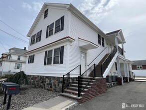 Building Photo - 16 E Kupsch St