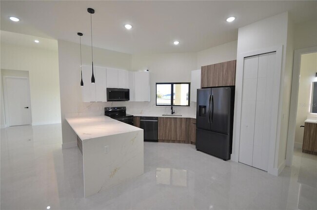 Building Photo - 2416 Diplomat Pkwy W