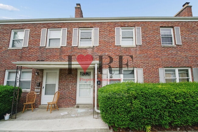 Building Photo - 338 S Chase Ave