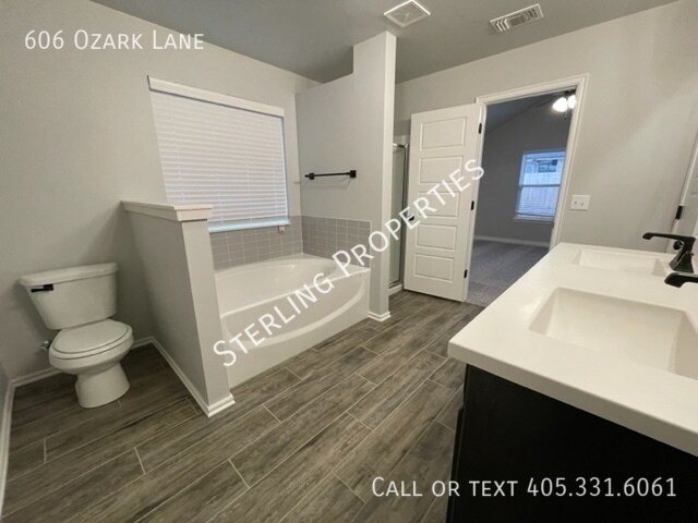 Building Photo - 606 Ozark Ln