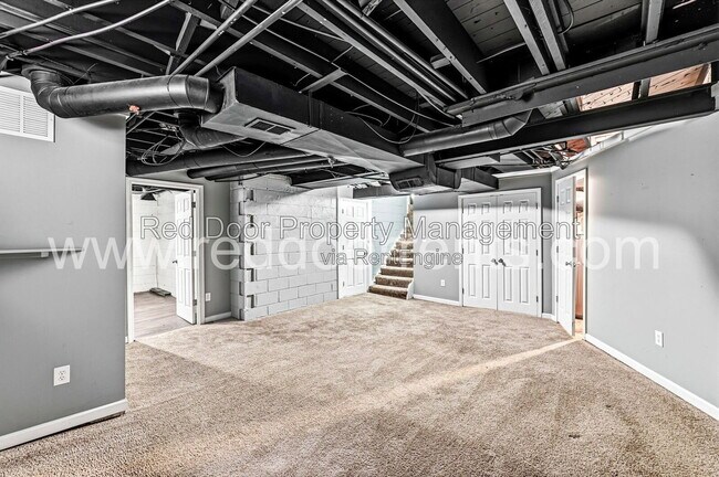 Building Photo - 129 E 49th St