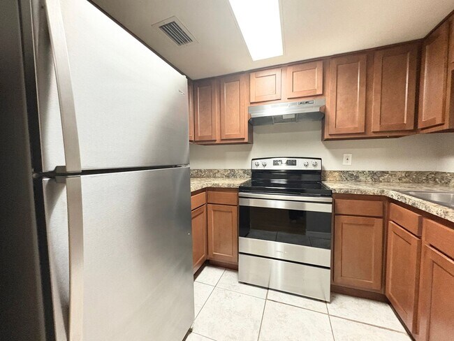 Building Photo - Gorgeous 1/1 Condo in Winter Springs ~ Upd...