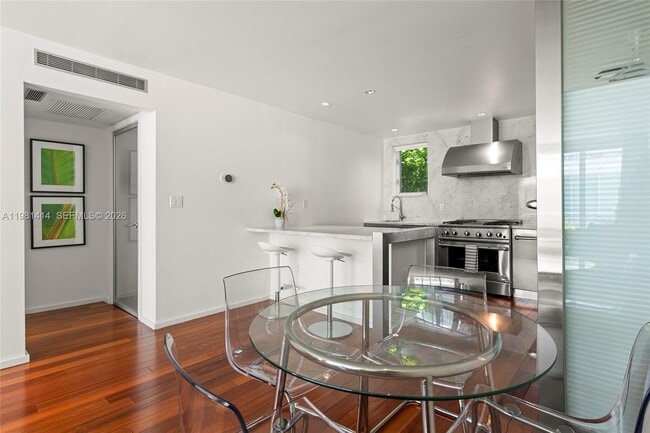 Building Photo - 1601 West Ave