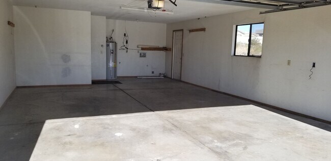 Building Photo - 3181 Sombrero Dr