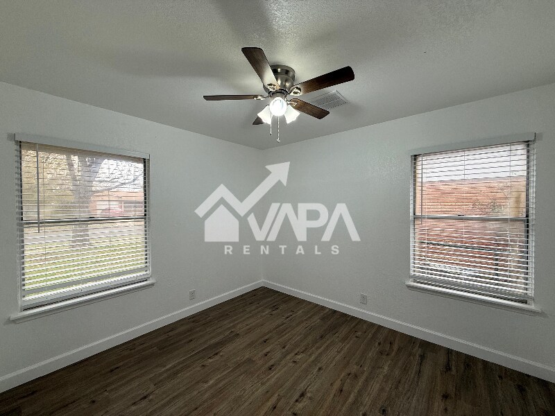 Building Photo - 4938 Bernadine Dr