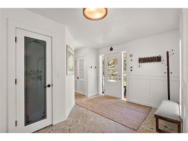 Building Photo - 206 5th St S