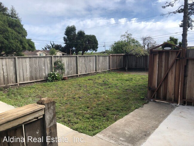 Building Photo - Studio, 1 bath House - 2736 Freedom Blvd.