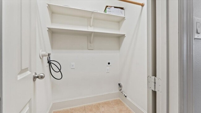 Building Photo - 931 W 23rd St