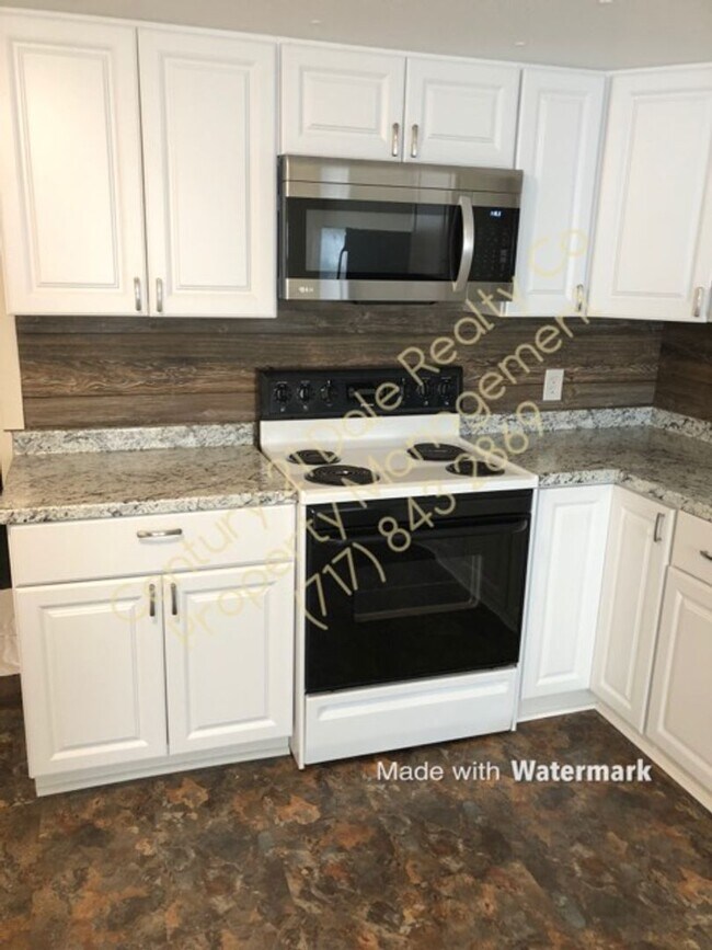 Building Photo - 2 Bedroom Home in Central School with a La...