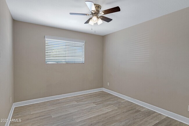 Building Photo - 110 W Del Rio Dr