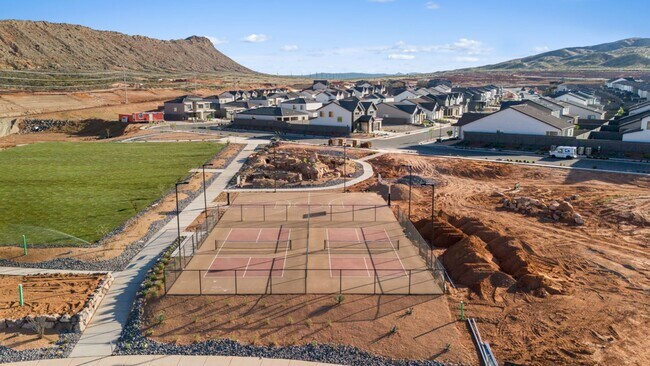 Building Photo - Extra Space, Extra Comfort! 5 Bedroom Home With Bonus Den in Long Valley!