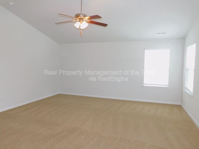 Building Photo - 390 Spaulding St