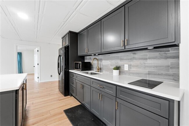 Building Photo - 125 River Park Dr