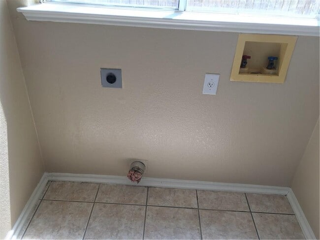 Building Photo - 1203 Sheltie Ln