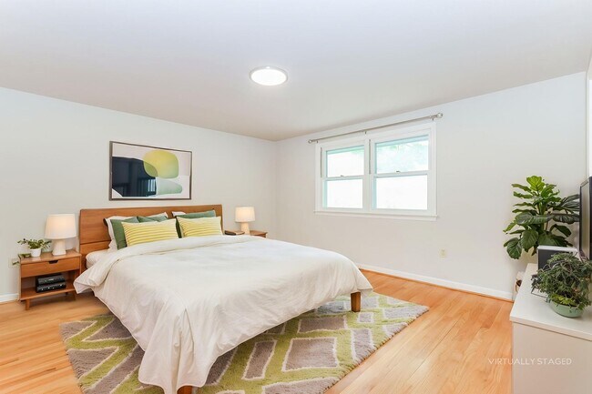 Building Photo - Spacious 3-Bedroom 2 Bath Home