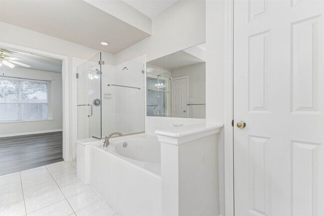 Building Photo - 10210 Thornmont Ln