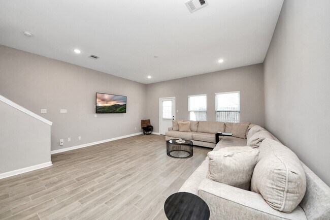 Building Photo - 7963 Birmingham St